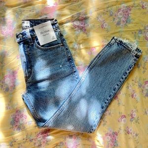 A&F Mom Shorts High Waisted Jeans NWT! The Mom High Rise Distressed Ankle Hem 23